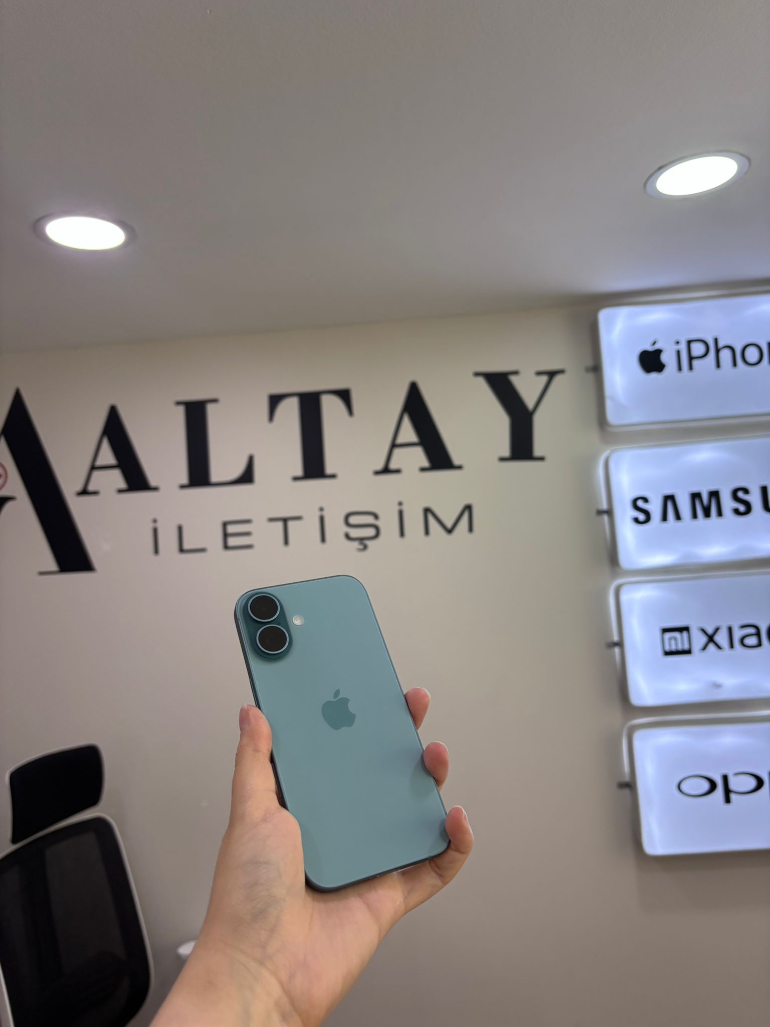 iPhone 16
